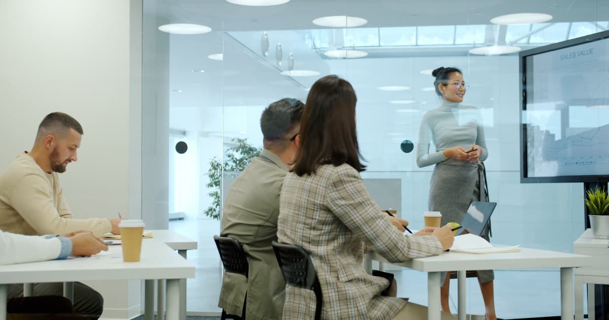 How to Build a B2B Sales Deck That Speaks to Enterprise Buyers